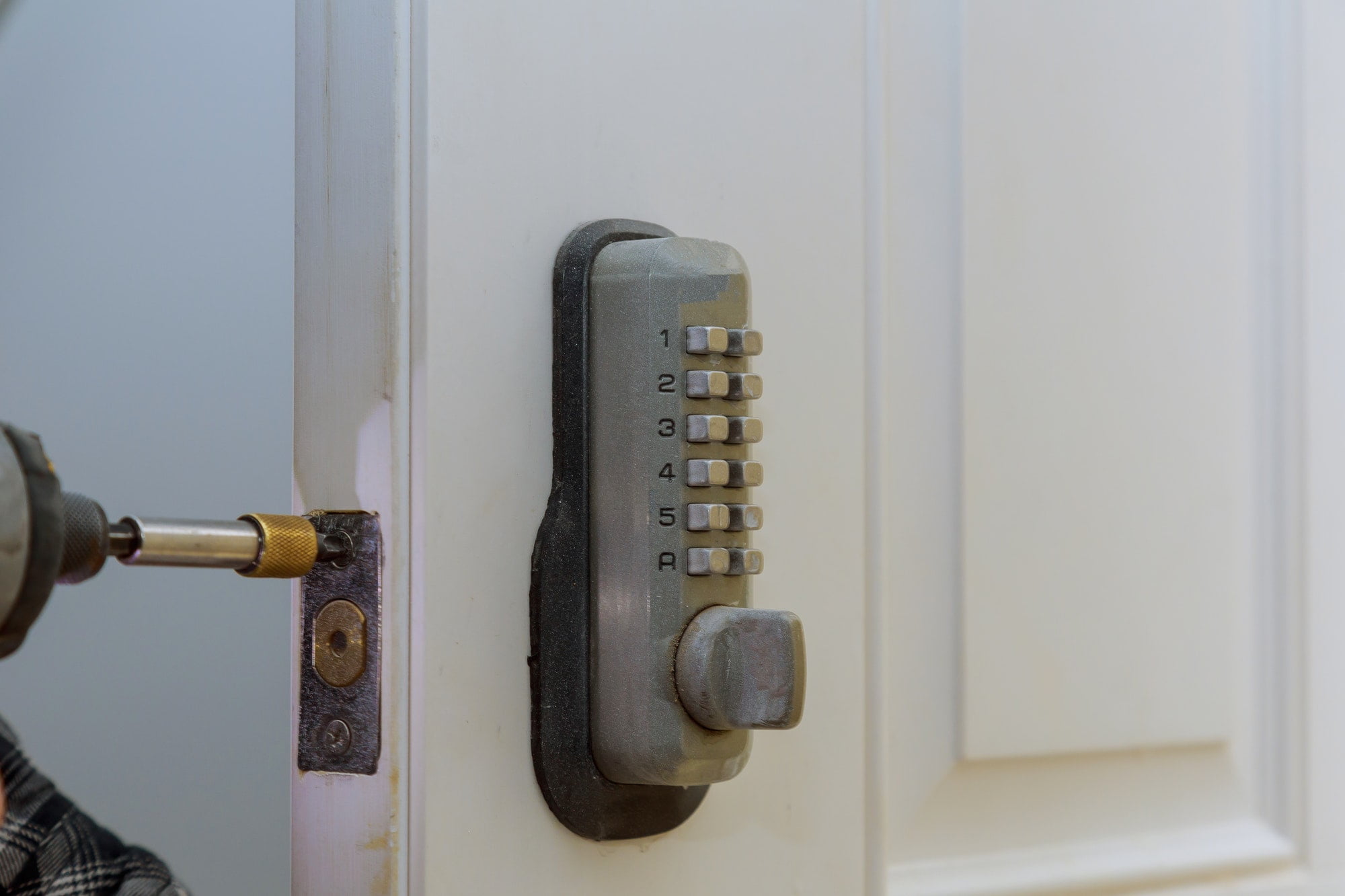 Digital door lock system with keypad