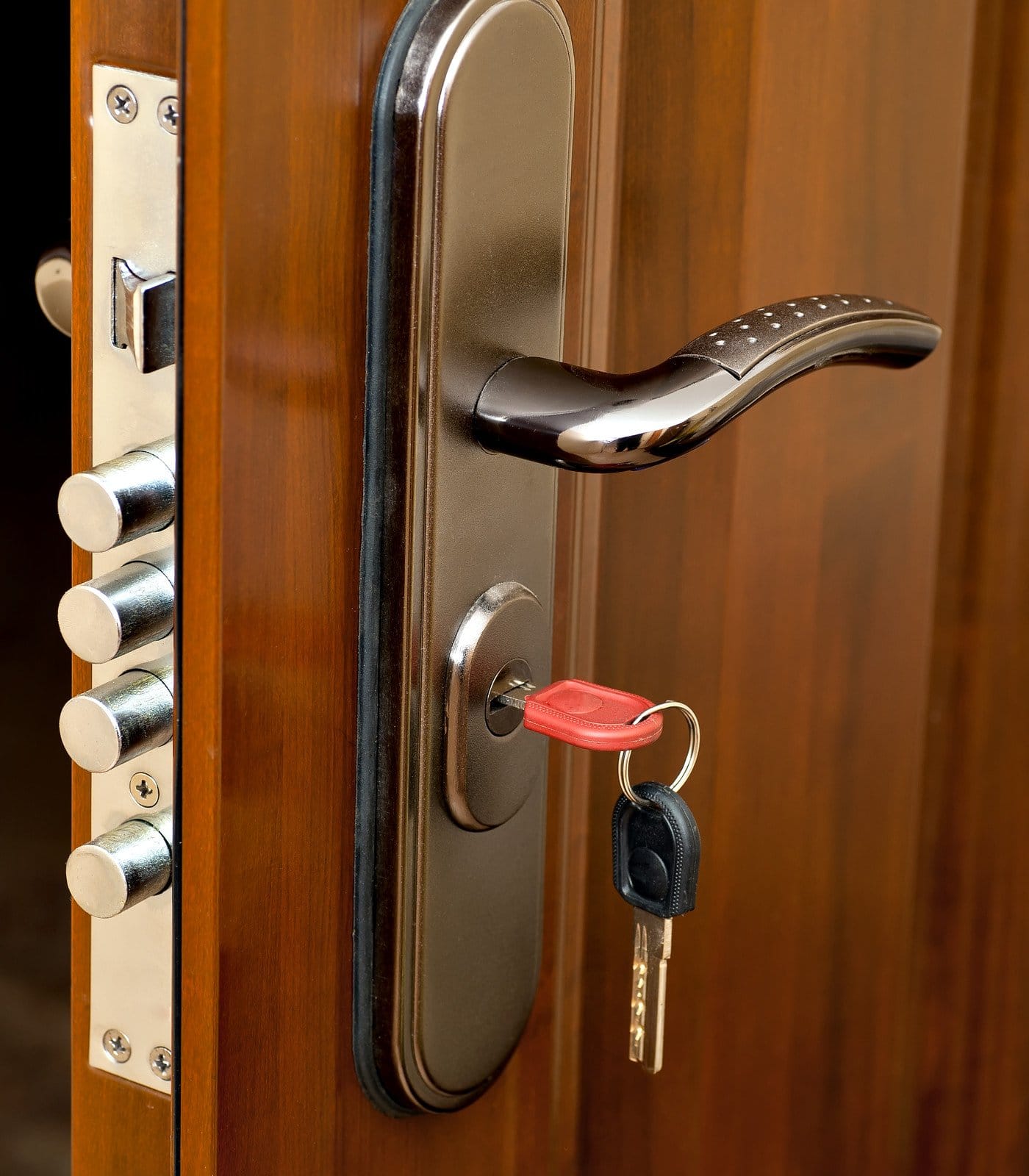 Should you go for smart locks or traditional locks? - Lockout 24/7