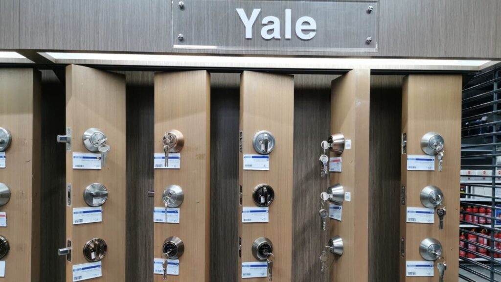 Yale pin tumbler lock